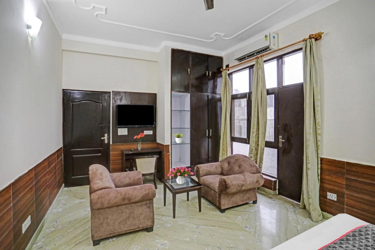 Hotel Townhouse The Premier View Near Iskcon Temple Noida Exterior foto