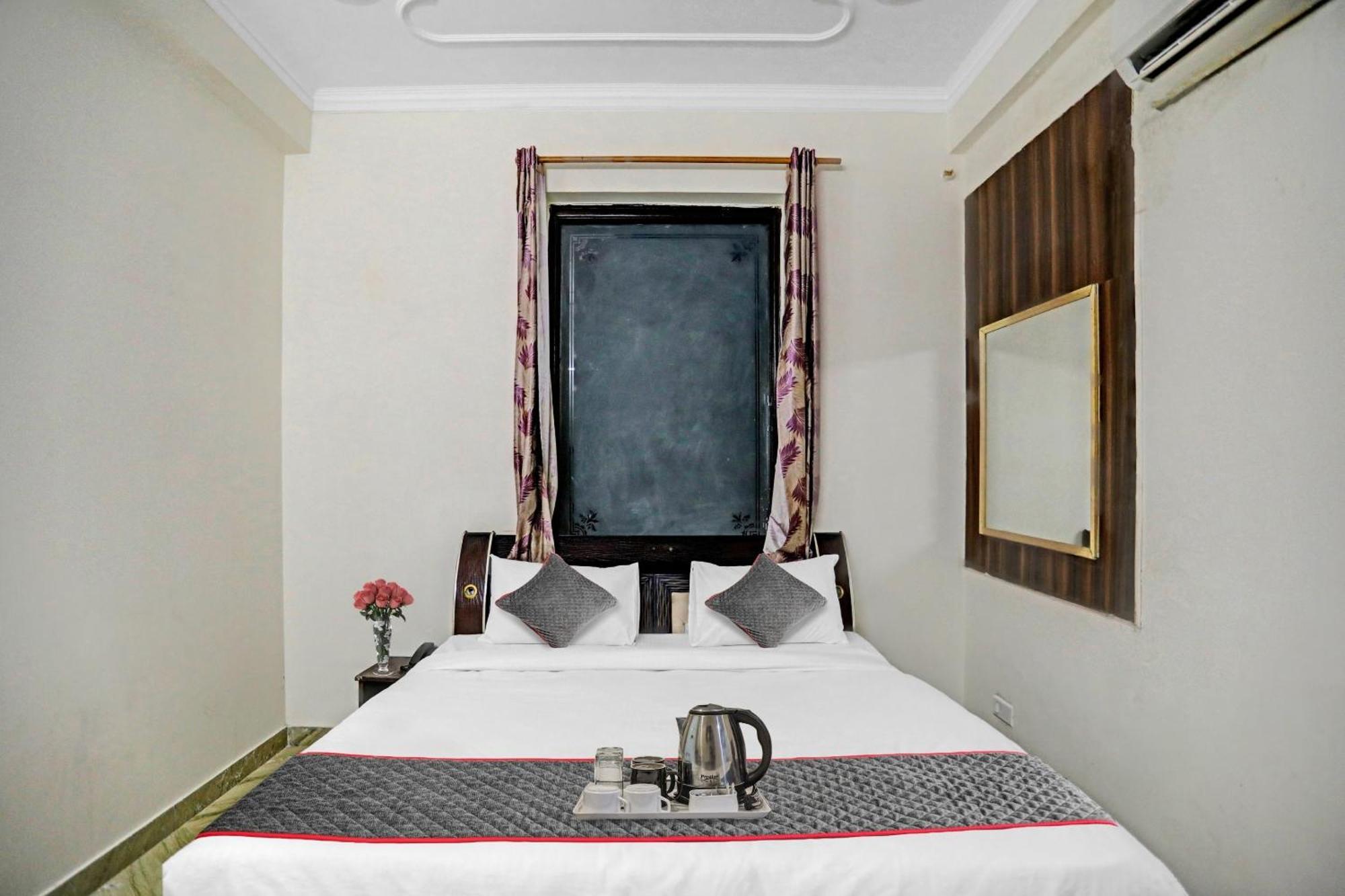 Hotel Townhouse The Premier View Near Iskcon Temple Noida Exterior foto
